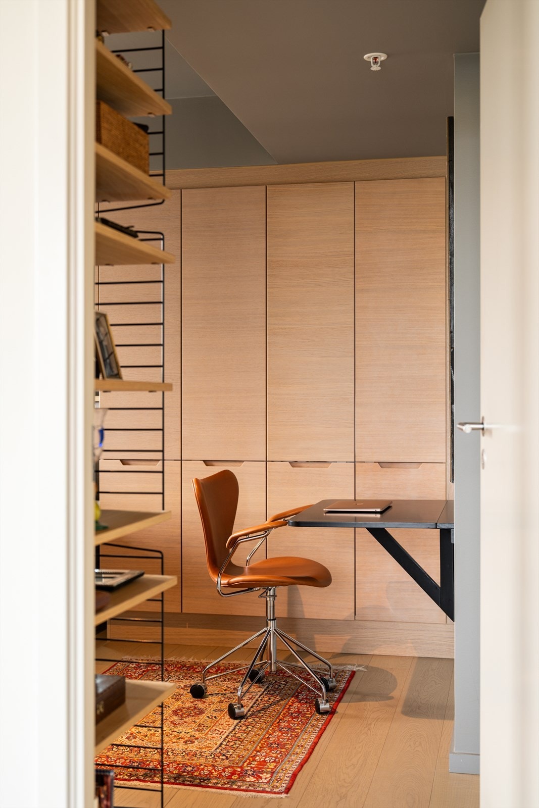 Hovedsoverommet er romslig og har plass til både seng og arbeidsplass. Galleribilde