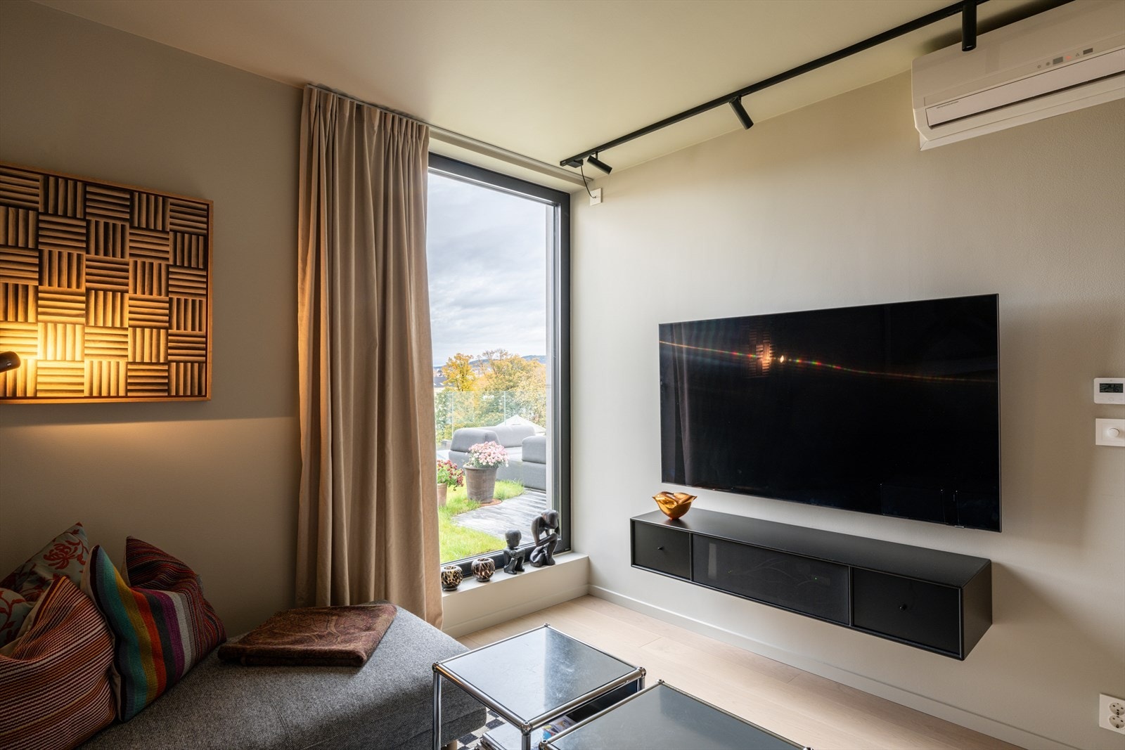 Soverom ll fremstår i dag som en lun og komfortabel TV-stue. Galleribilde