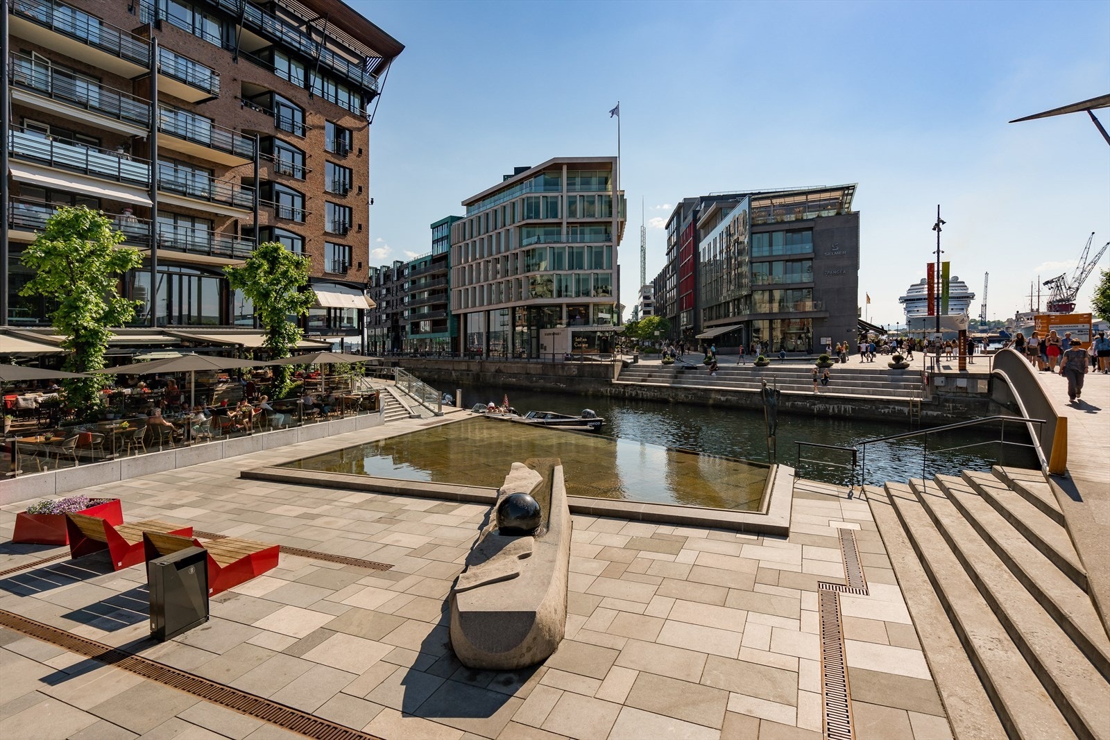 Det er kort vei til populære områder som Aker Brygge og Tjuvholmen, med et variert tilbud av kunst, kultur og gastronomi. Galleribilde