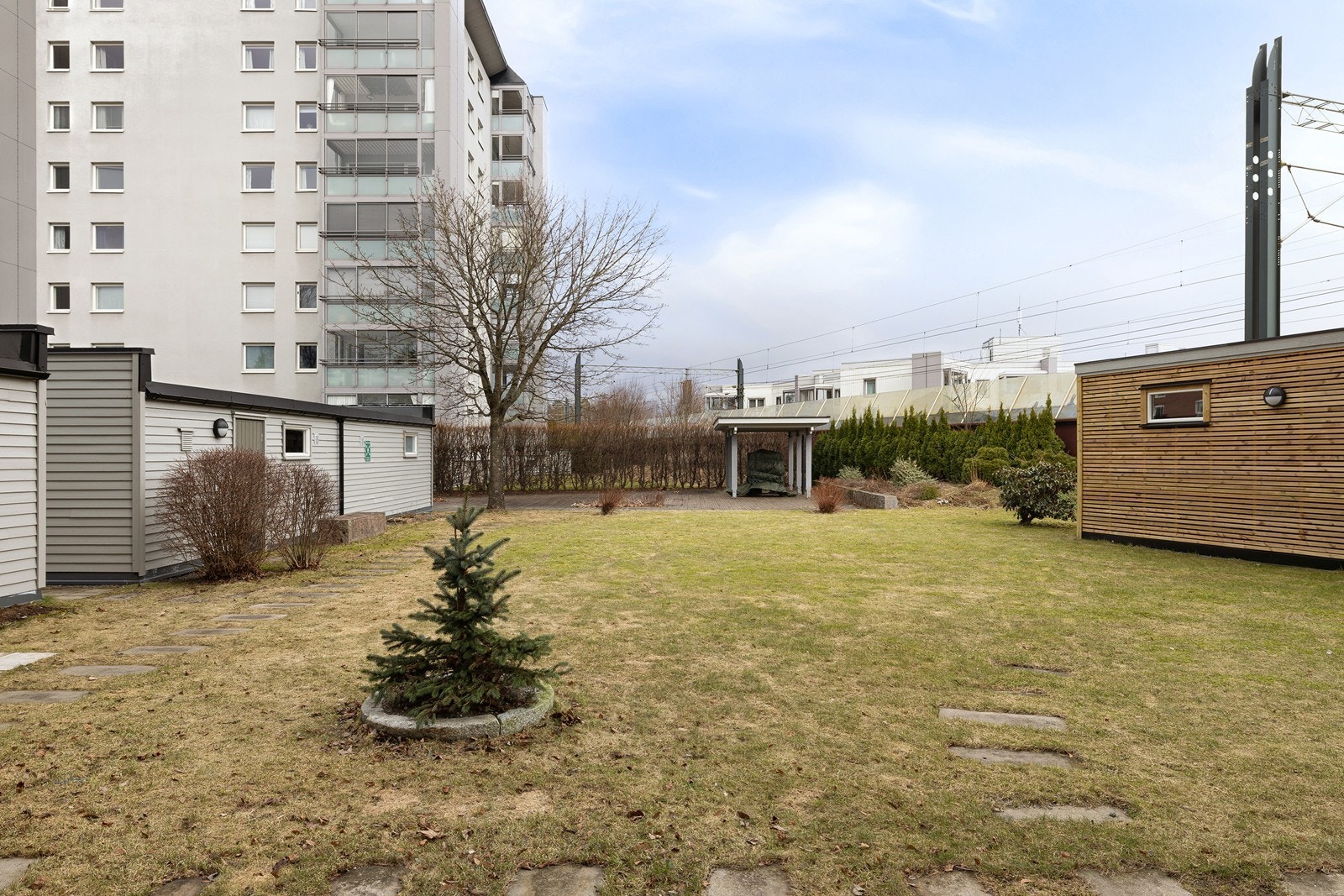 På fellestomten finnes det blant annet felles markterrasse, pergola og sykkelparkering. Galleribilde