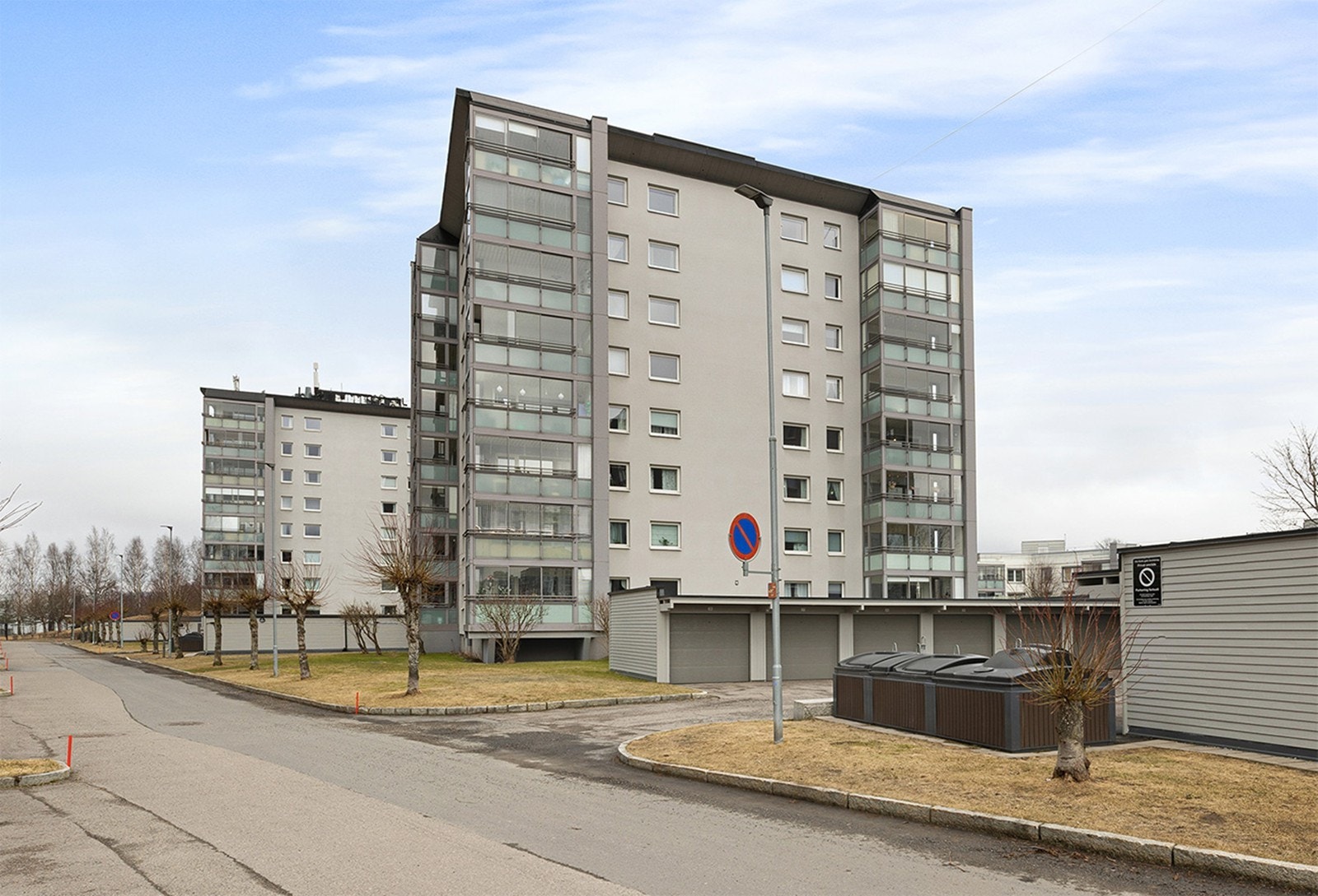 Leiligheten er aktuell for deg som ønsker å bo i fredelige, grønne omgivelser og samtidig sentralt nær alt et rikt byliv kan tilby. Galleribilde