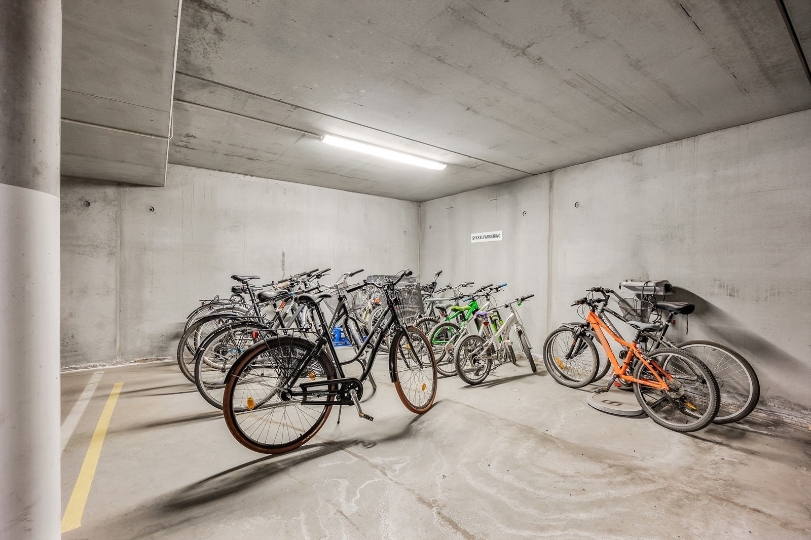 Sameiet har tilrettelagt for sykkelparkering i garasjeanlegget. Galleribilde