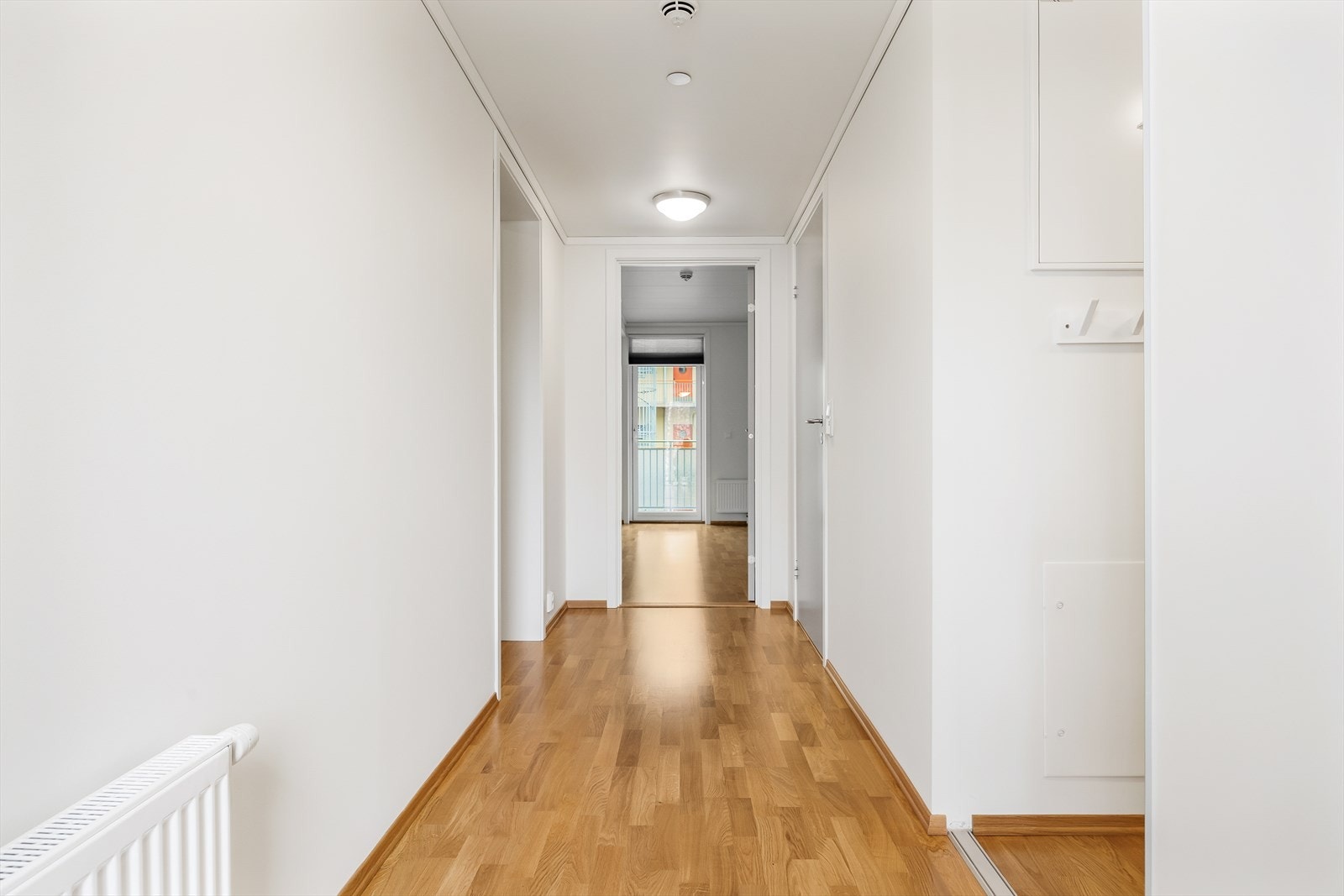 Fra gangen er det tilgang til alle rom, inkludert en praktisk innvendig bod. Galleribilde