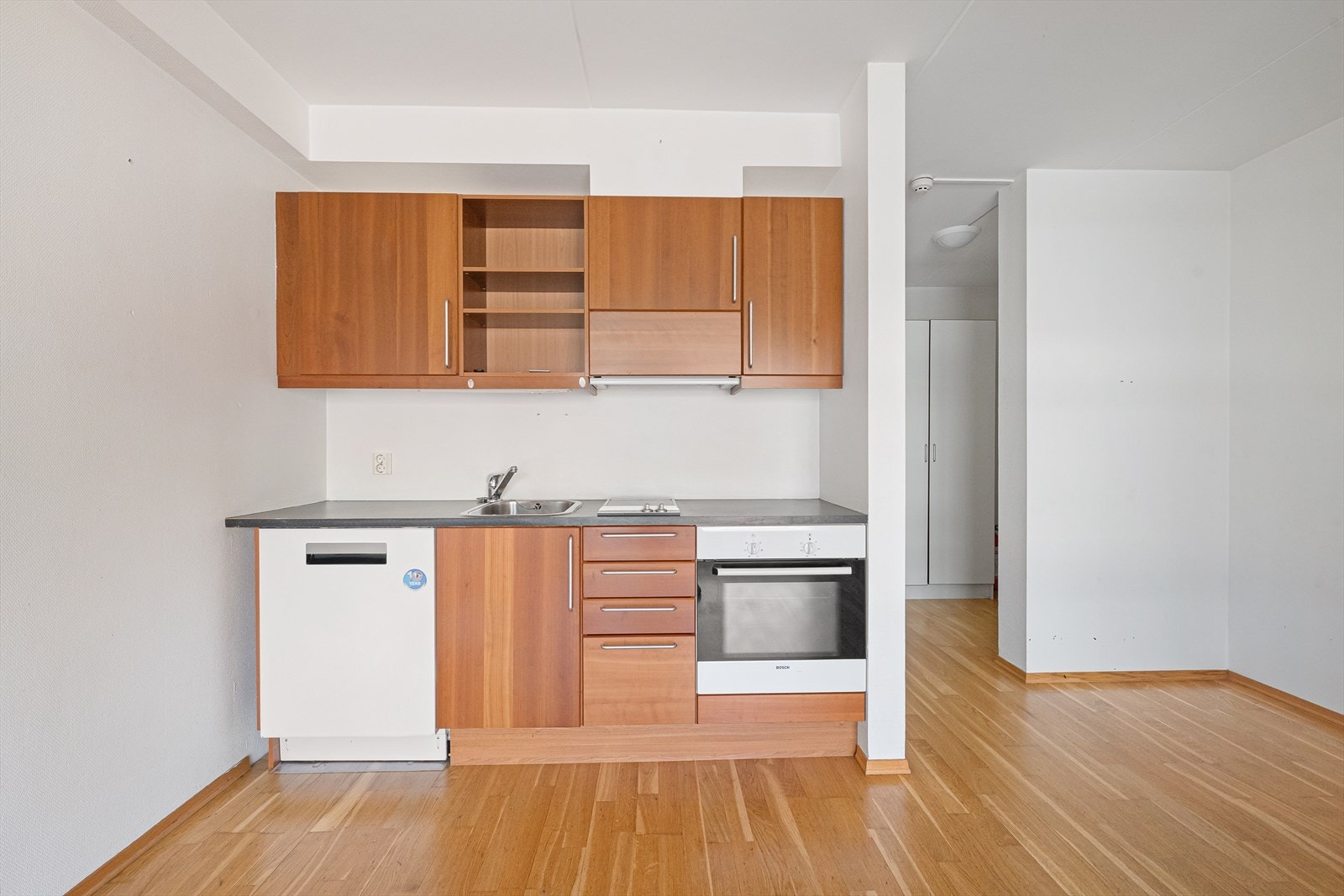 Kjøkken i kirsebærutførelse Galleribilde