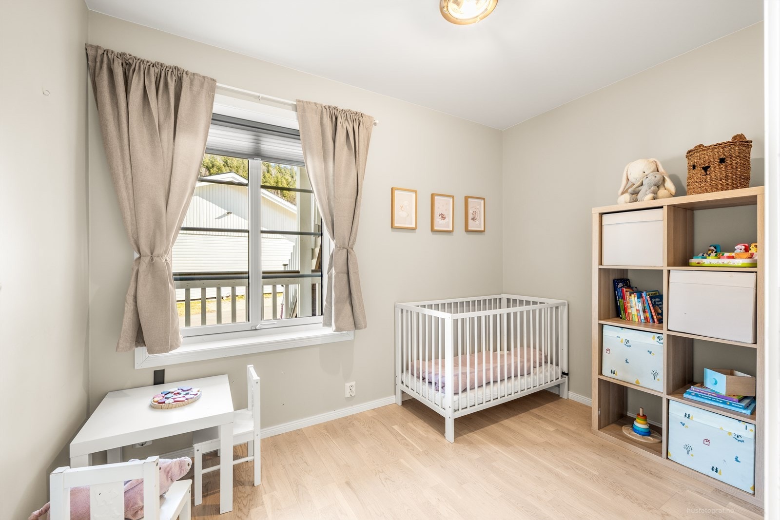 Soverom 2 passer perfekt som barnerom, gjesterom eller kontor. Galleribilde