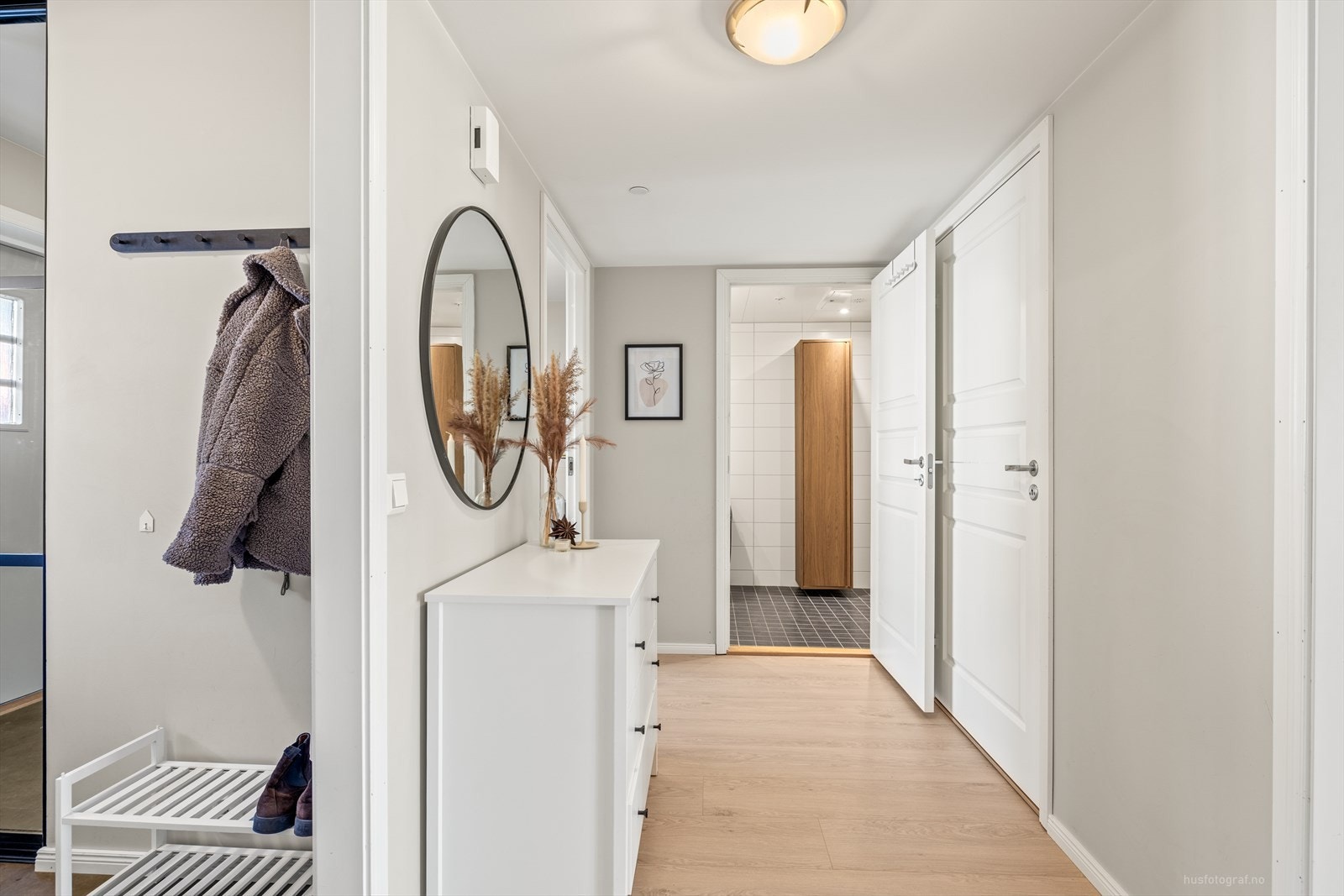 Alt innvendig er moderne, med lekre material- og fargevalg. Galleribilde