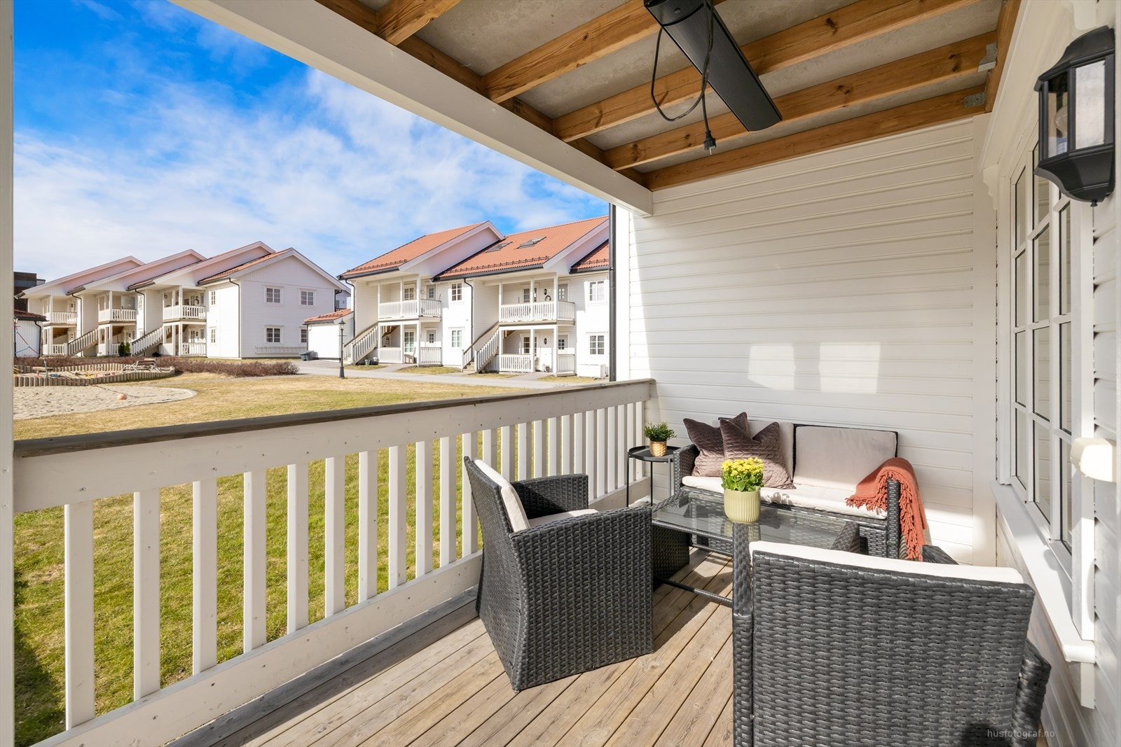 Arild Wahlstrøms vei 44 A har en særdeles god intern beliggenhet i det populære og familievennlige nabolaget Hagebyen på Nordre Jarlsberg brygge. Galleribilde