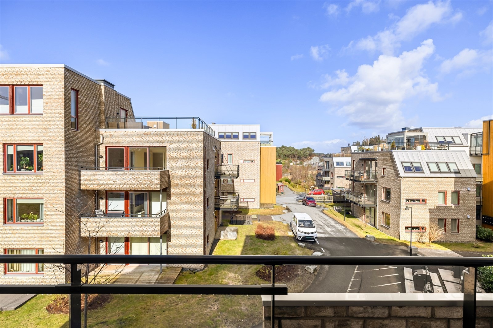 Balkongen har sol fra ca. kl. 15 til ca. kl. 20-21 på sommerstid Galleribilde