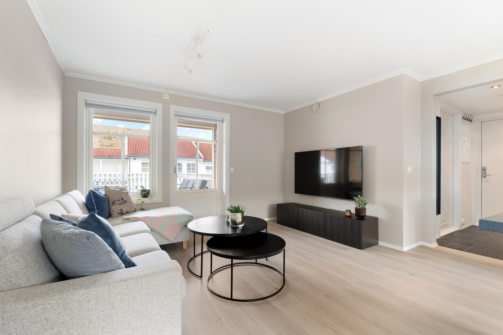 Boligen er oppført i 2011 og har en gjennomgående pen og god standard. Galleribilde