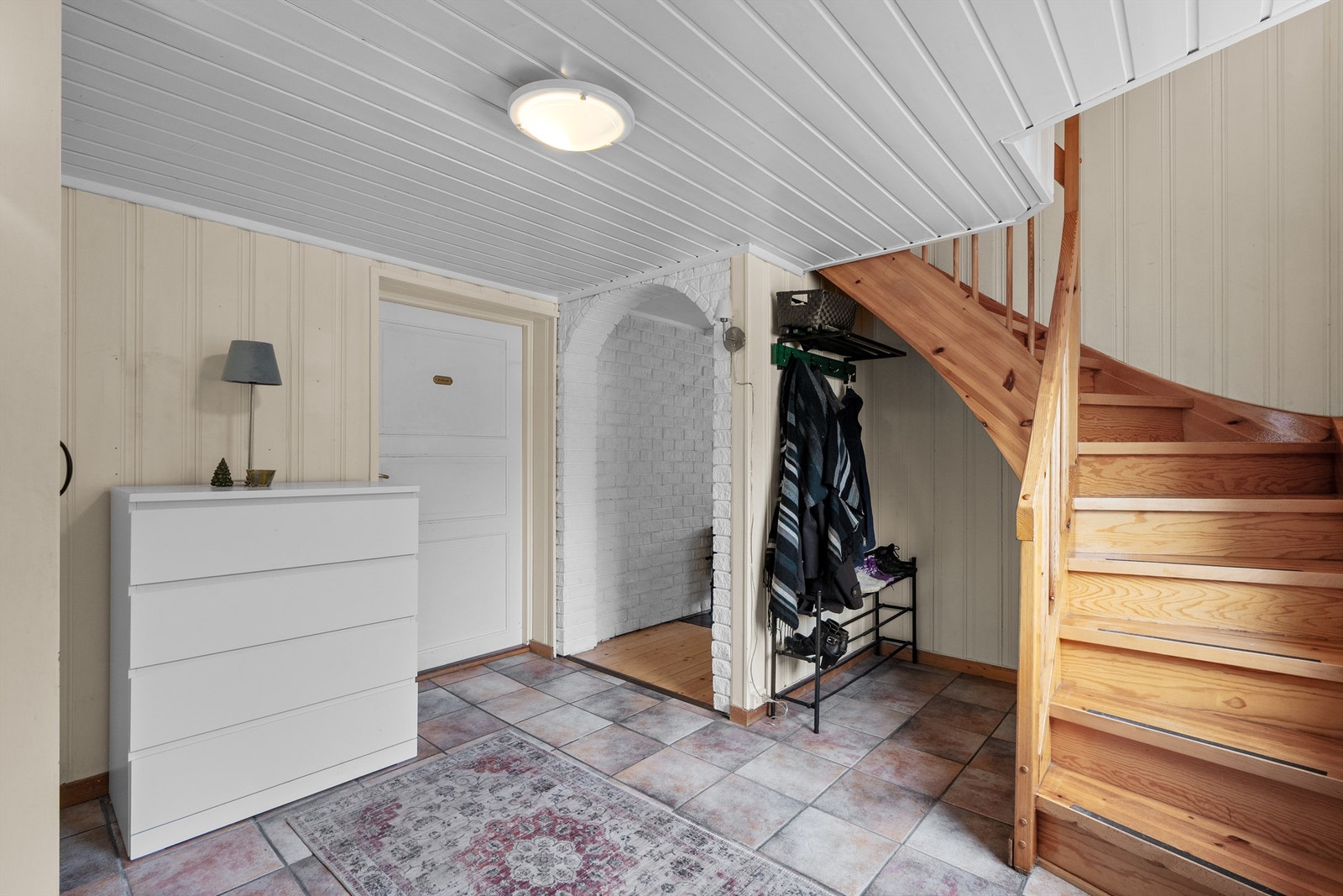 Kjelleretasje - praktisk kjelleretasje med adkomst kjellerstue, bod, vaskerom og separat WC-rom Galleribilde