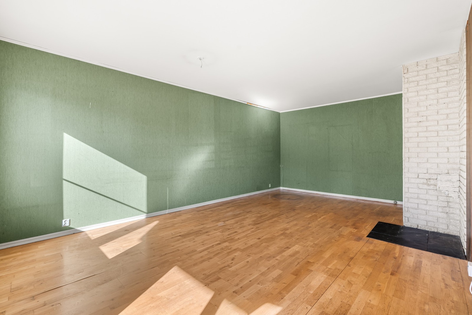 Her er det god plass til å innrede med sofa, tv og tilhørende møblement. Galleribilde