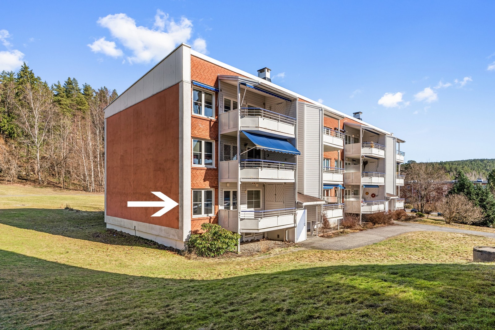 Velkommen til Rustadsaga 8! Presentert av Privatmeglere Marius Semmerud Berg og Fridtjof Sparbo. Galleribilde