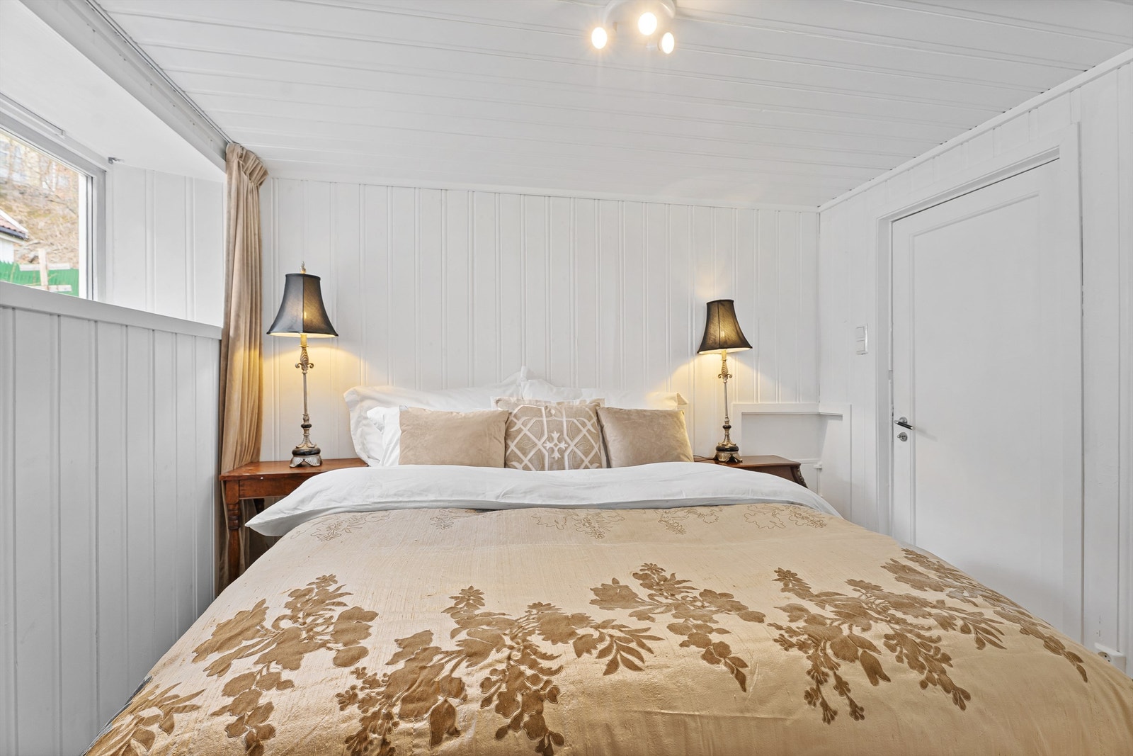 Dallonaveien 59.
Ombygd i 2001, se punkt ferdigattest. Galleribilde