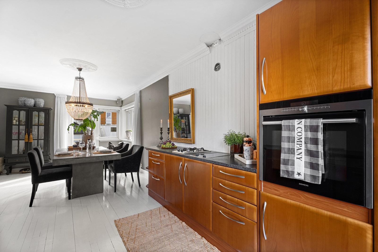 Kjøkken mot spisestue Galleribilde