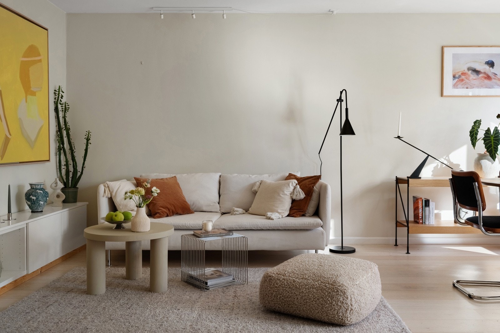 - Leiligheten ble omfattende modernisert 2020 med nytt kjøkken, rehabilitering av bad, nye gulv og modernisering av alle overflater - Galleribilde