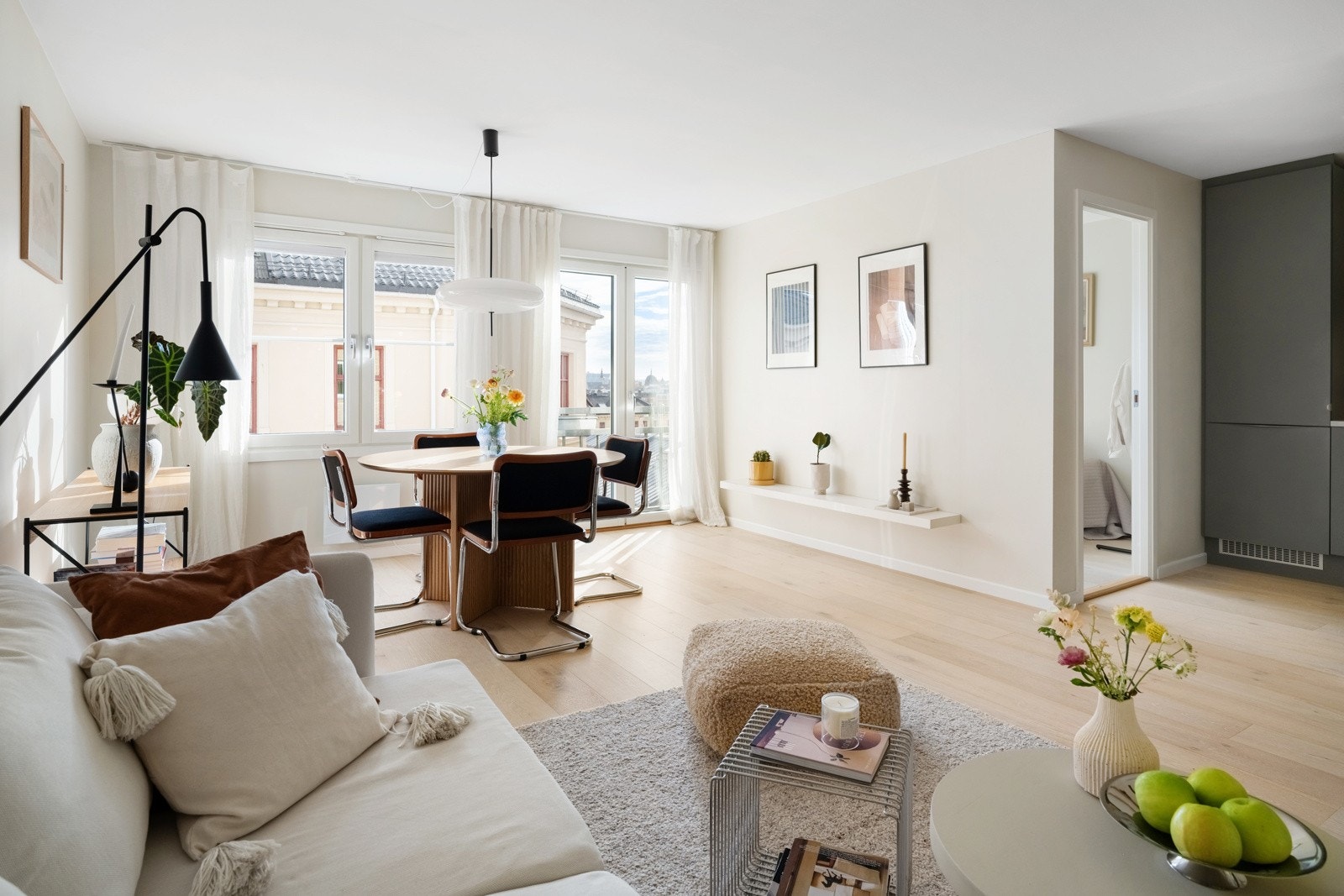 - Bredbånd via fiber (1000/1000 Mbit) er inkludert i fellesutgifter som er kun kr 3.874,- pr mnd - Galleribilde