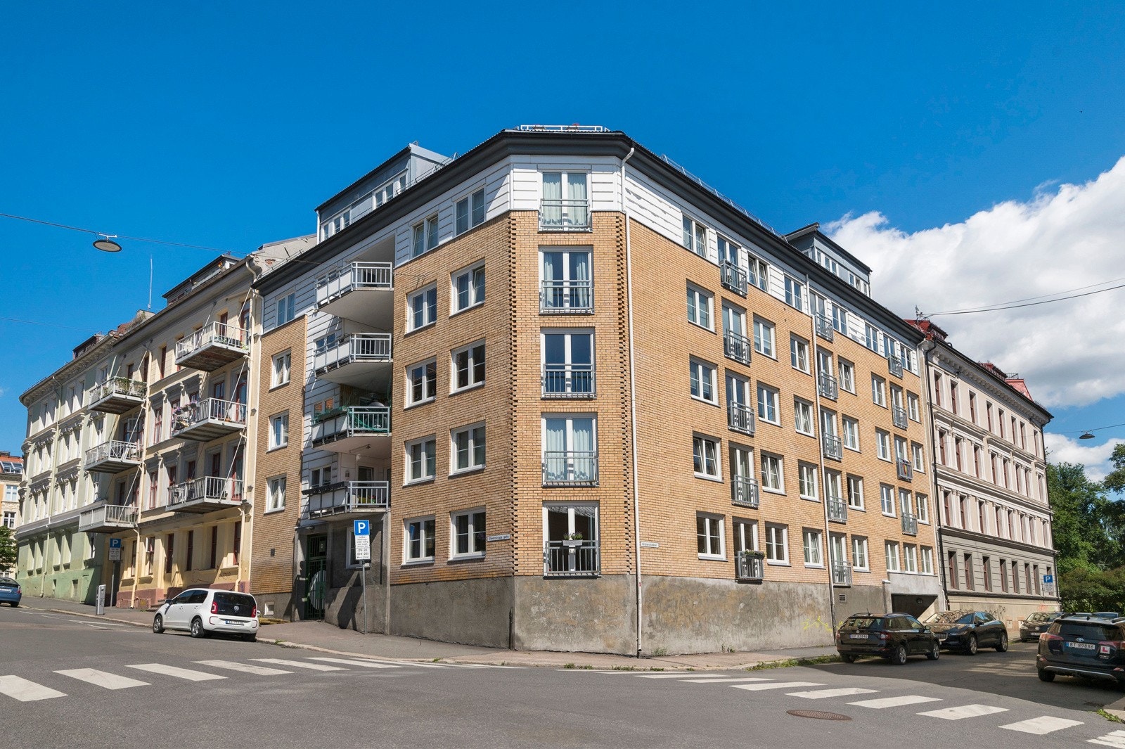 - Fasade. Leiligheten ligger i 4. etasje med heisadkomst - Galleribilde