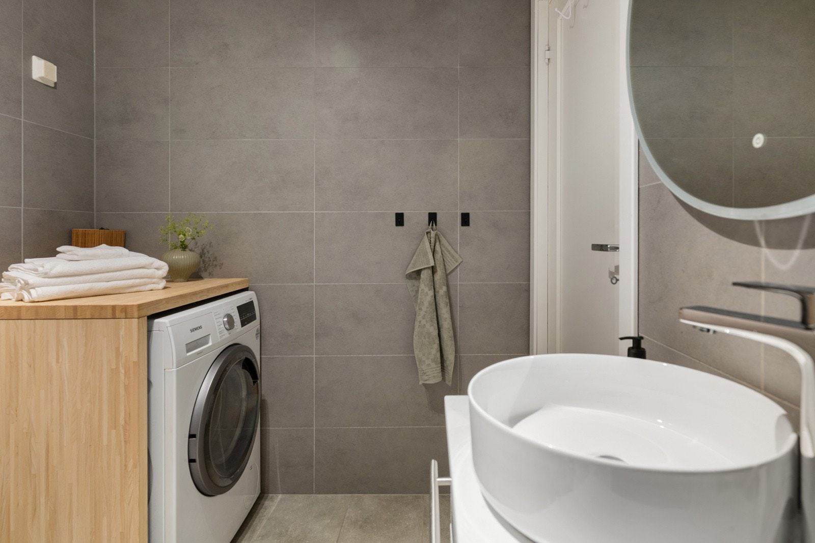 - Opplegg for vaskemaskin og tørketrommel (medfølger) - Galleribilde