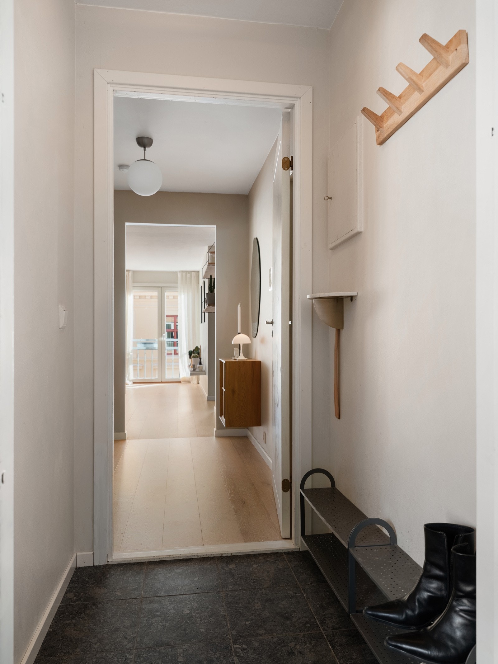 - Entré mot mellomgang og stue - Galleribilde