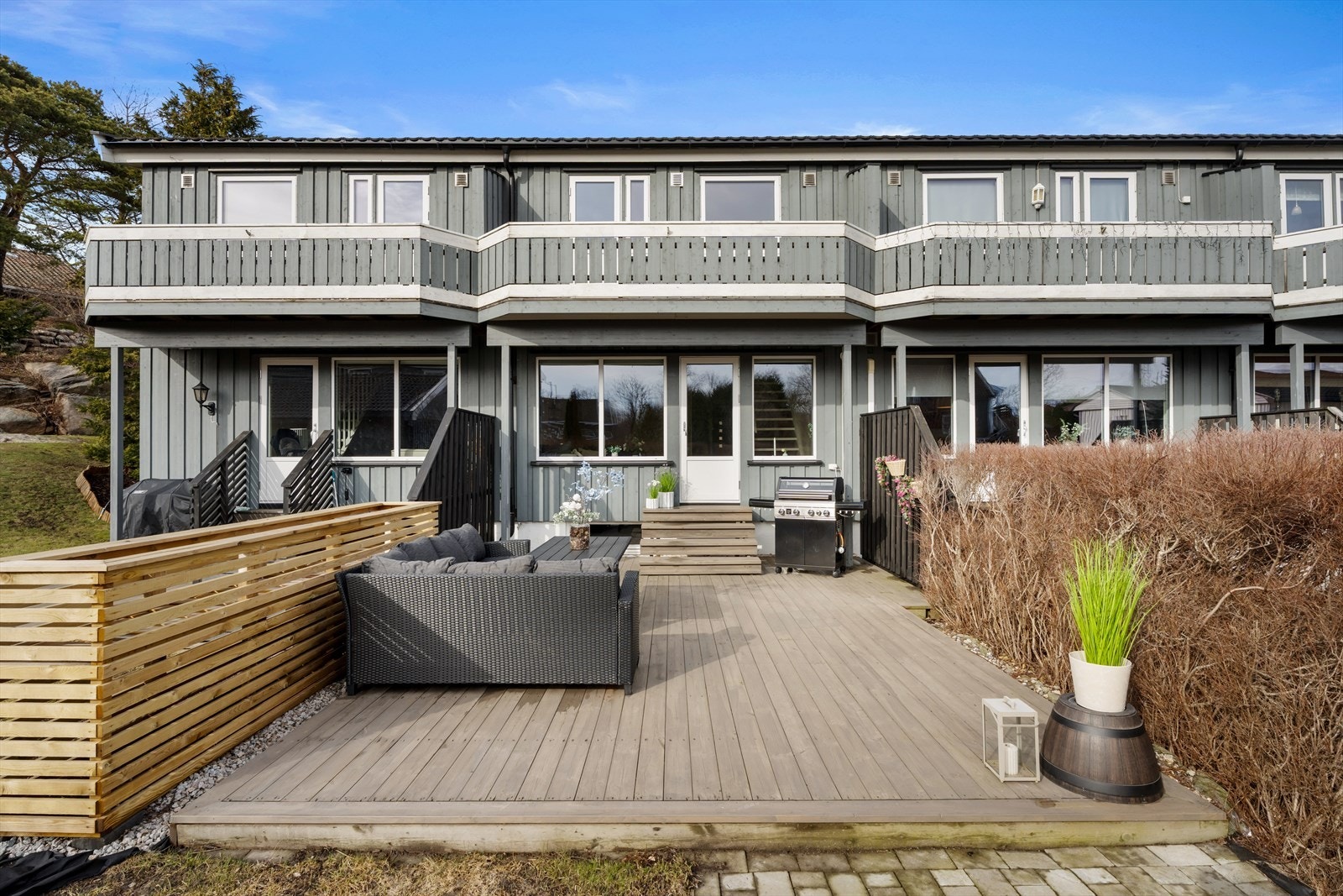 En skjermet og privat uteplass med direkte tilknytning til stuen. Galleribilde