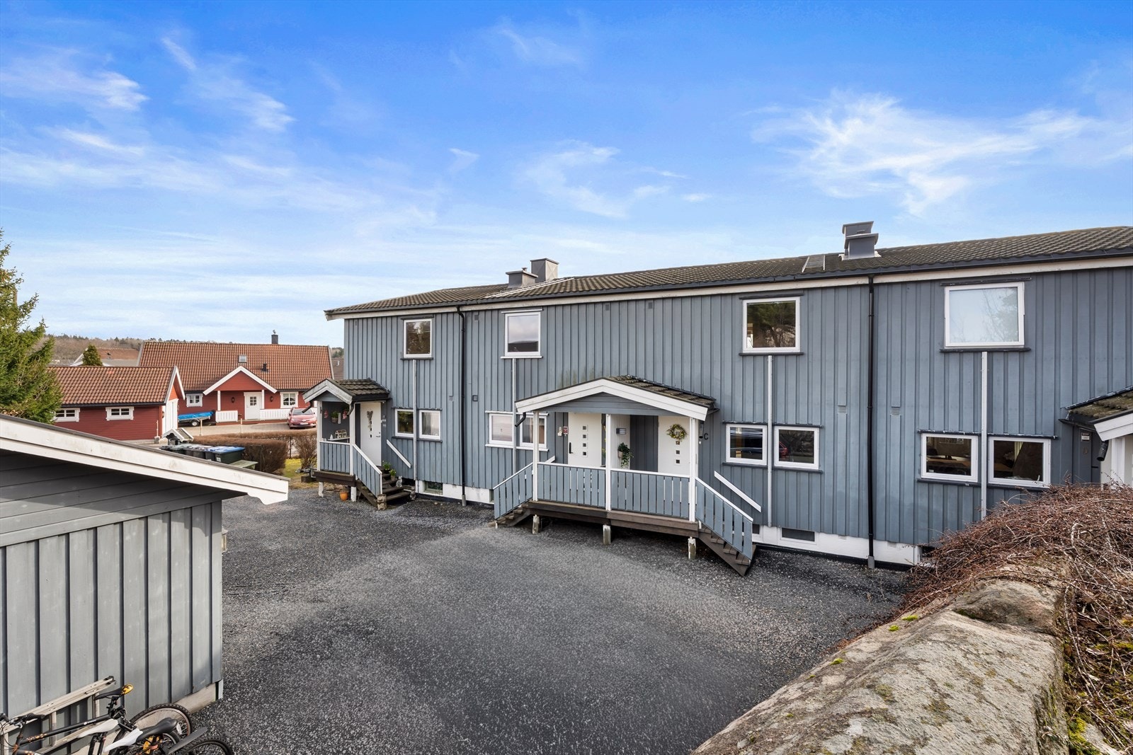 Boligen ligger i et populært og veletablert borettslag i trygge og barnevennlige omgivelser. Galleribilde