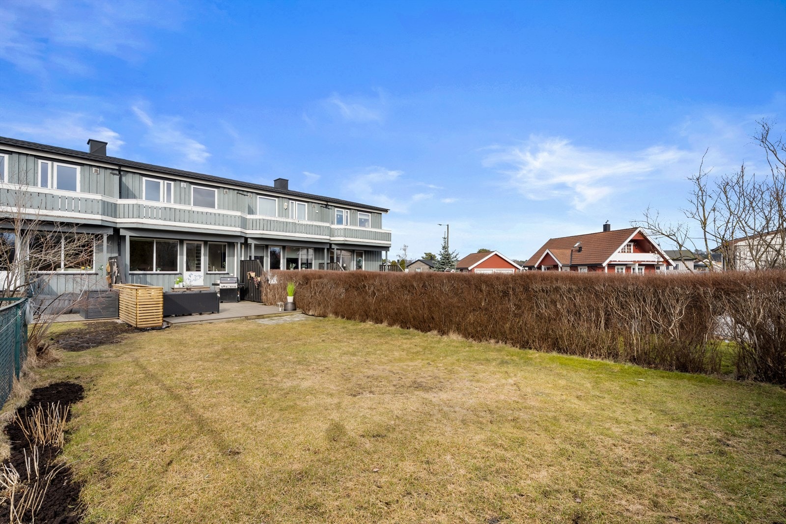 Store, grønne fellesarealer som er ideelle for lek og aktivitet. Galleribilde