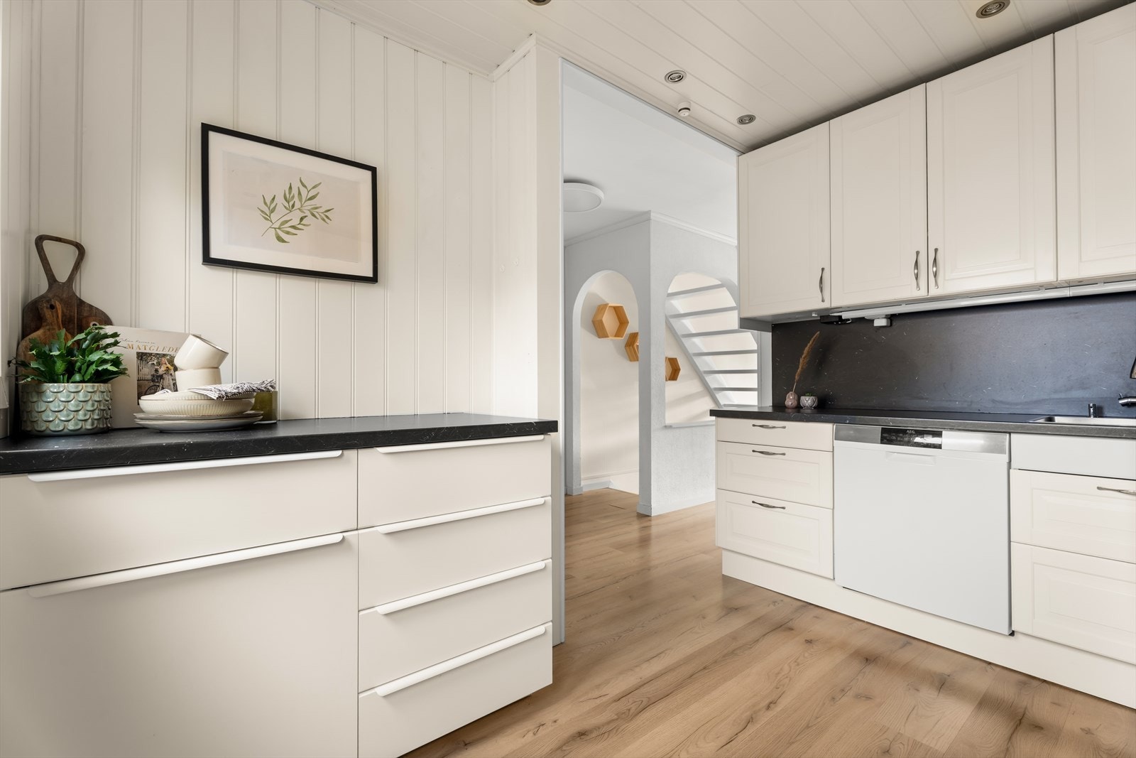 En praktisk kjøkkenøy gir ekstra arbeidsflate og oppbevaring. Galleribilde