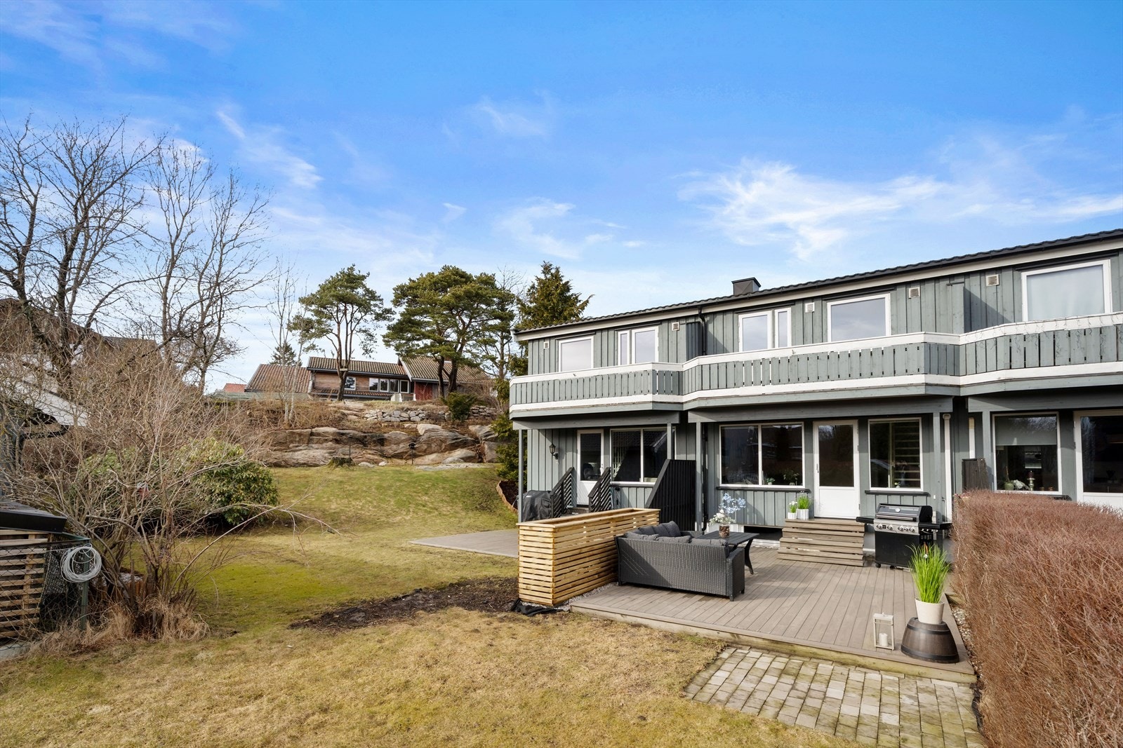 Fra terrassen går du rett ut i en felles hage. Galleribilde