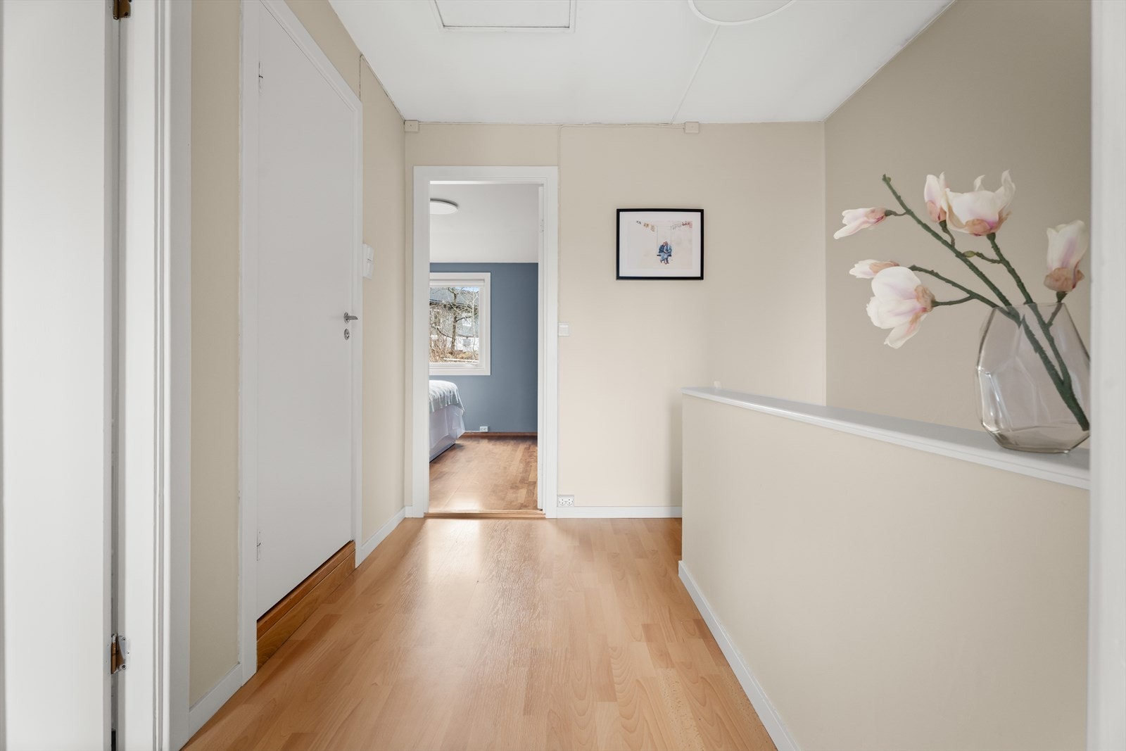 Fra gangen er det også tilgang til lagringsloft via en loftsluke. Galleribilde