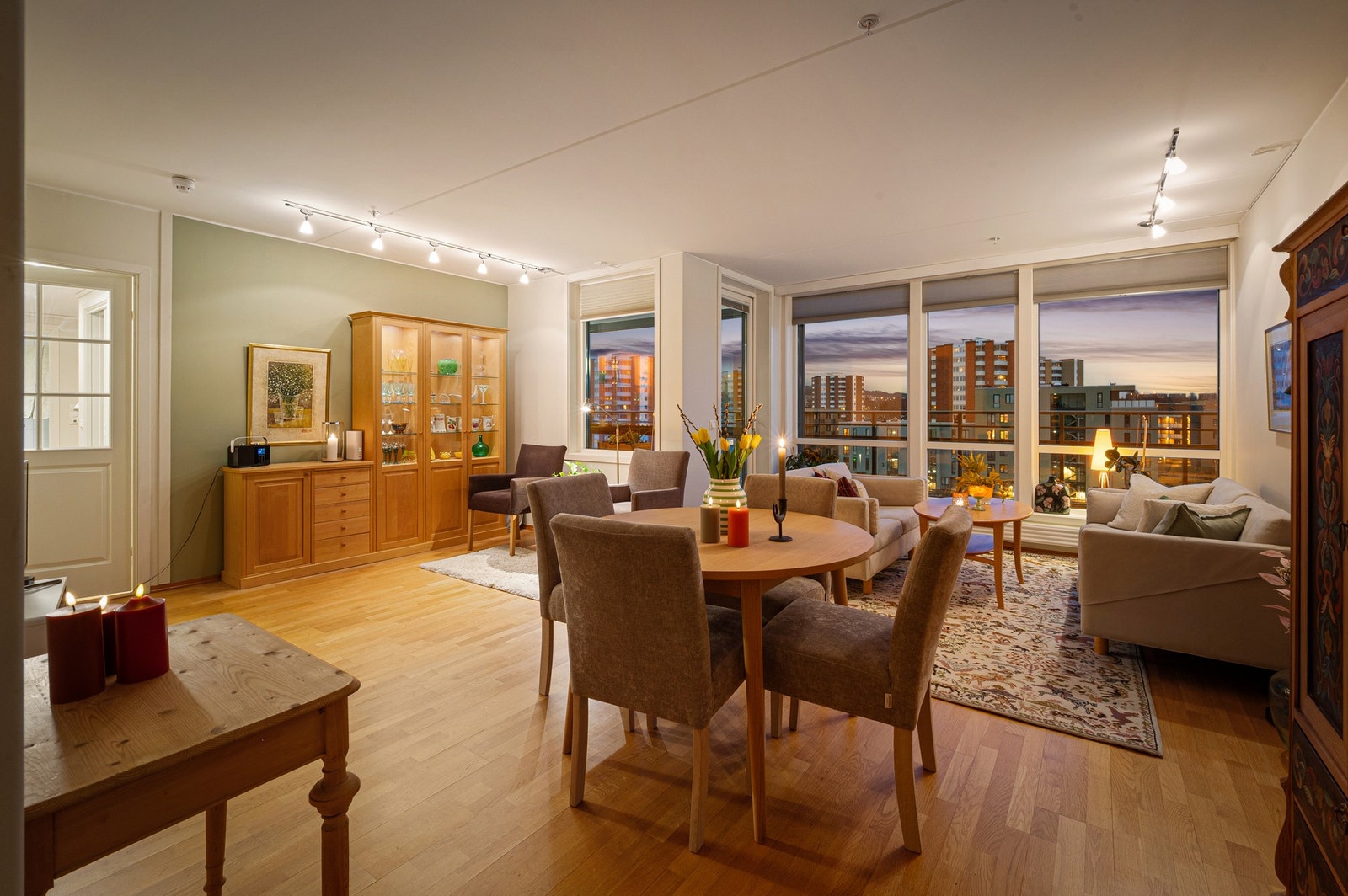 Velkommen til Anders Estenstads veg 22! En flott selveierleilighet på 77 m² BRA-i - beliggende i byggets 6. etasje i sameiet Horisont. Foto: Jens Martin Nervik (Krogstad&Nervik) Galleribilde