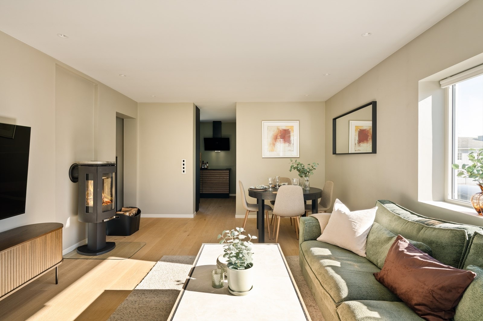 Her flytter man inn til en enkel hverdag med tidsriktig standard og det meste av fasiliteter innen gangavstand. Galleribilde