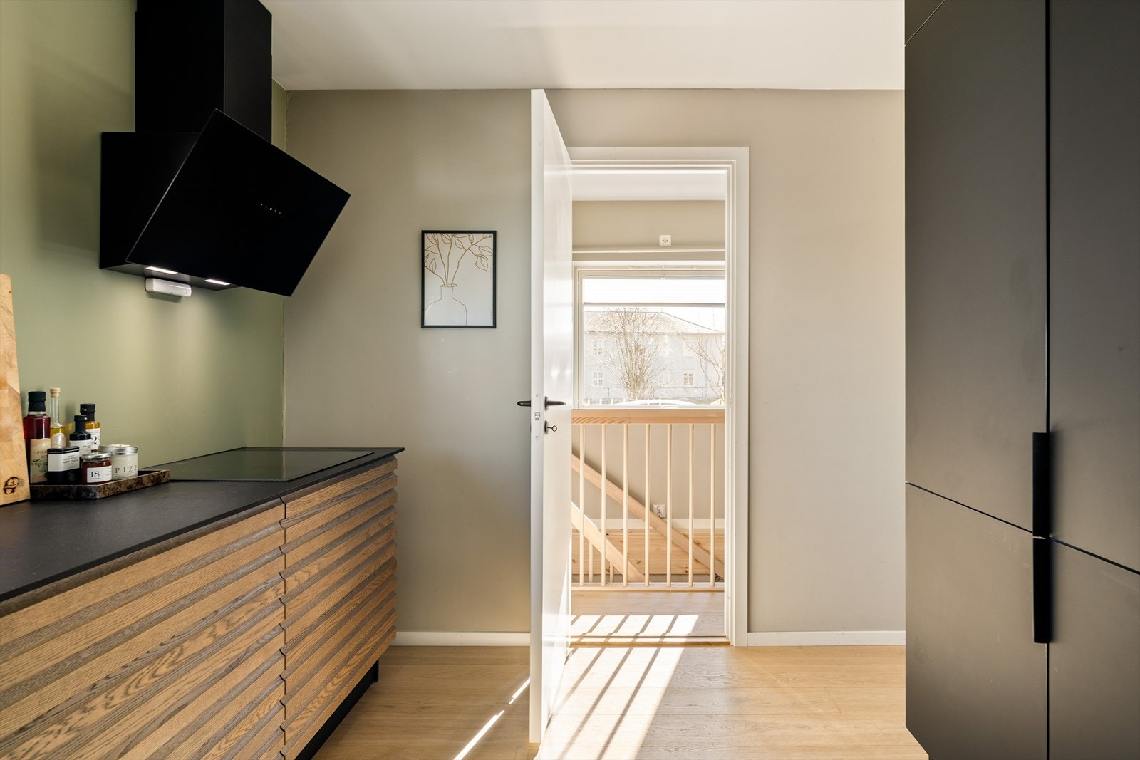 Alle vinduer er byttet ut i tillegg til etterisolerte vegger. Galleribilde