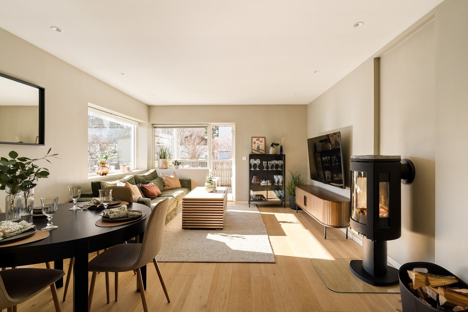 Boligen er gjennomgående oppusset og har materialer av moderne og slitesterk kvalitet. Galleribilde