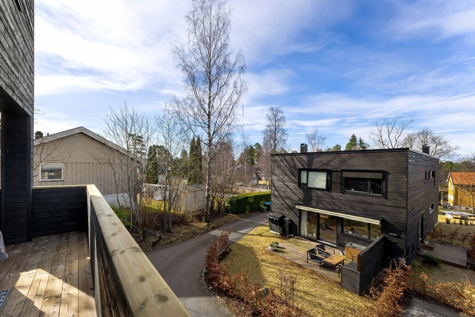 Terrassebordene vil bli beiset i husets farge Galleribilde