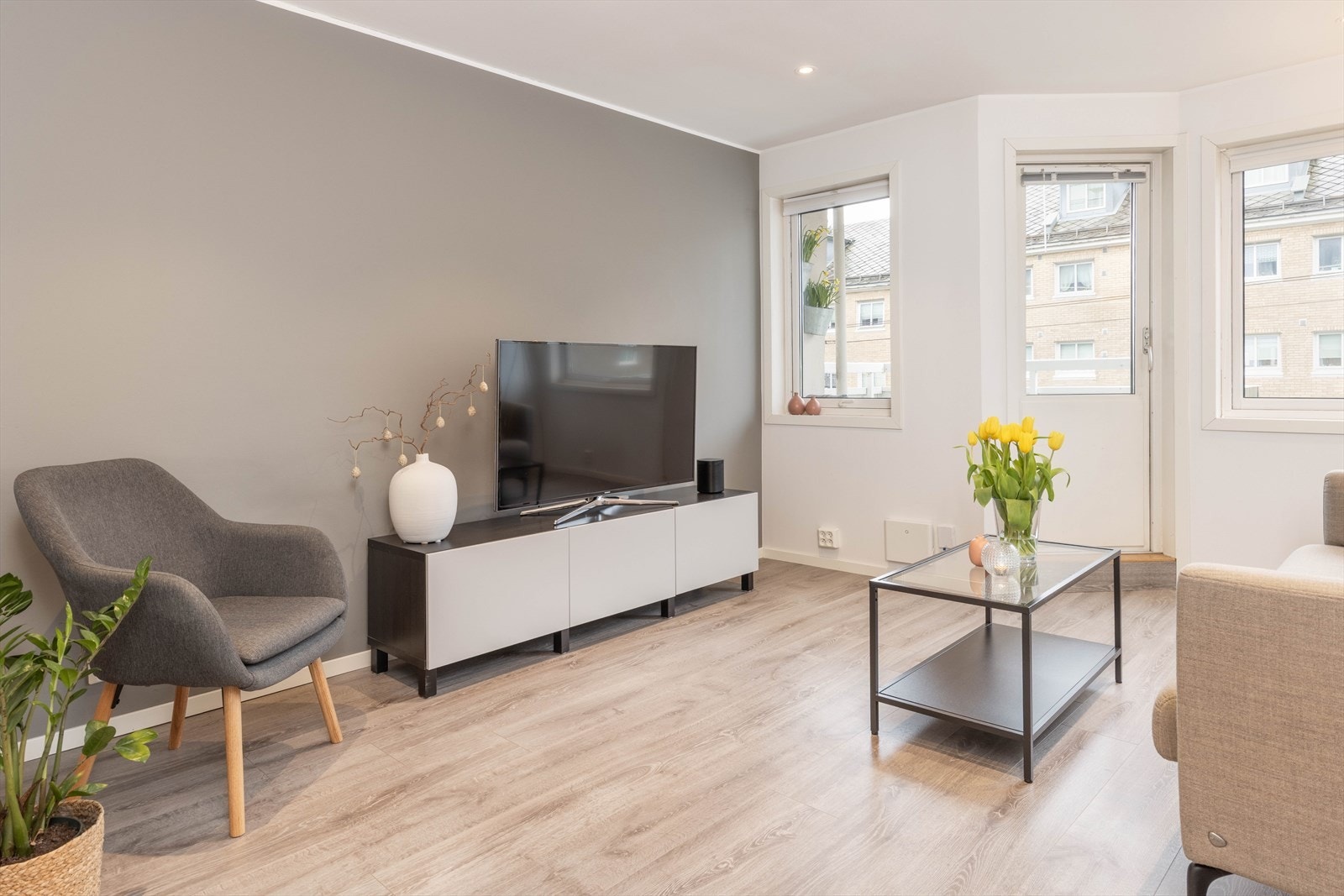 Aktiv Eiendomsmegling v/Aleksander Lenning har gleden av å presentere Nattlandsveien 52B! Foto: Eirin Helland Luminate Photography Galleribilde