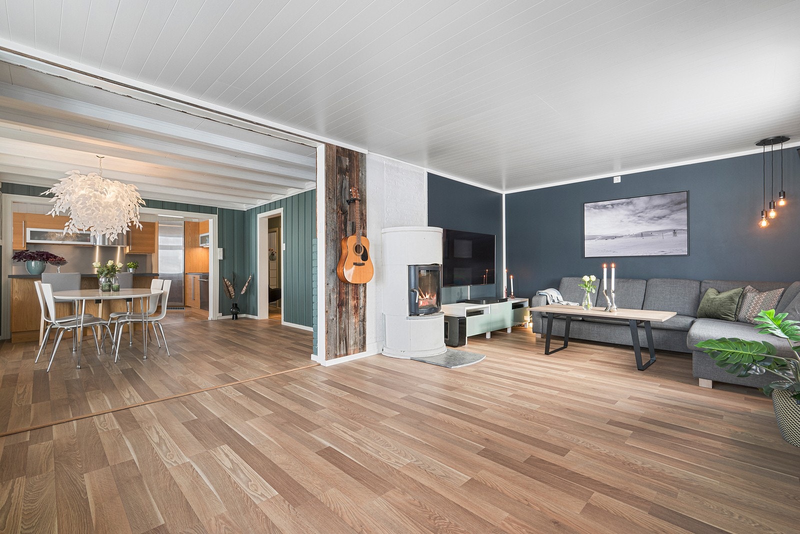 Stue/kjøkken i 1. etasje. Galleribilde