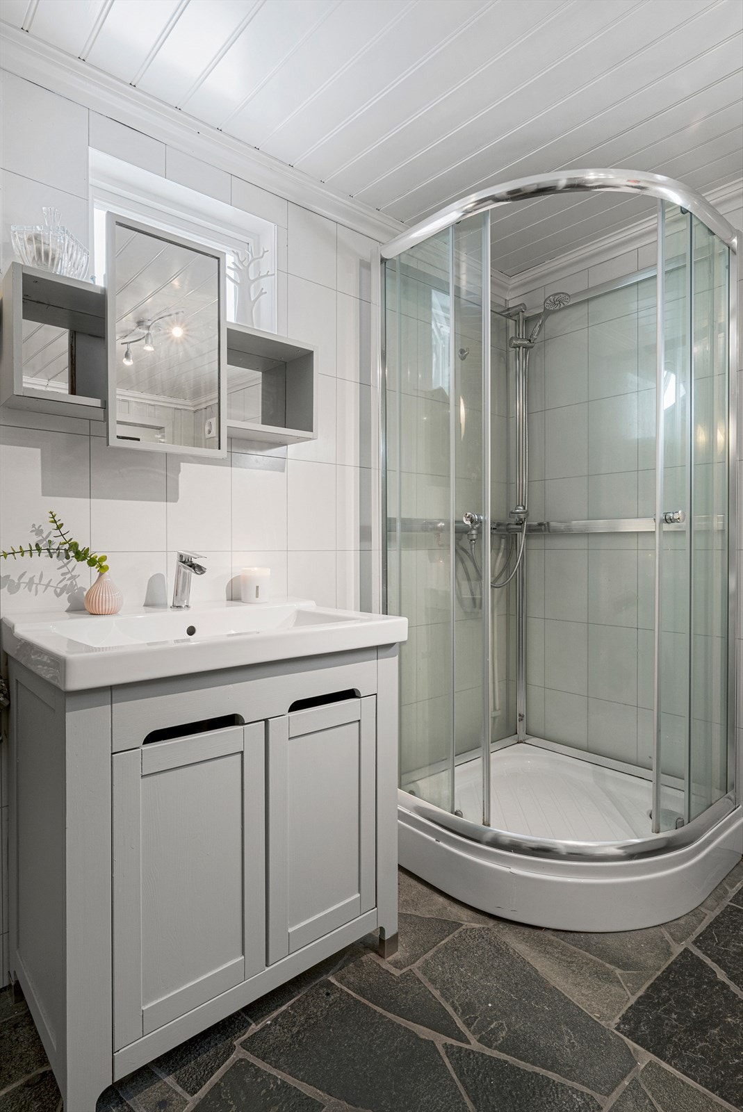 Bad i 1. etasje. Galleribilde