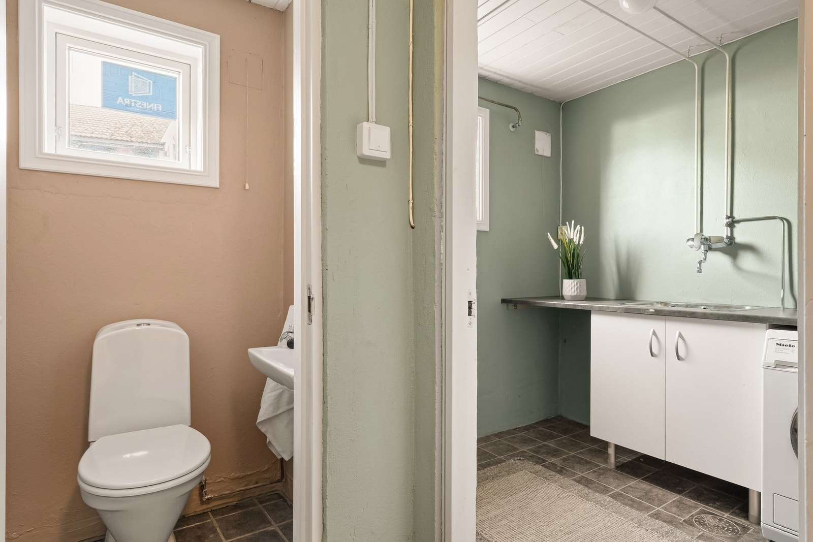 Vaskerom og toalettrom i 1. etasje Galleribilde