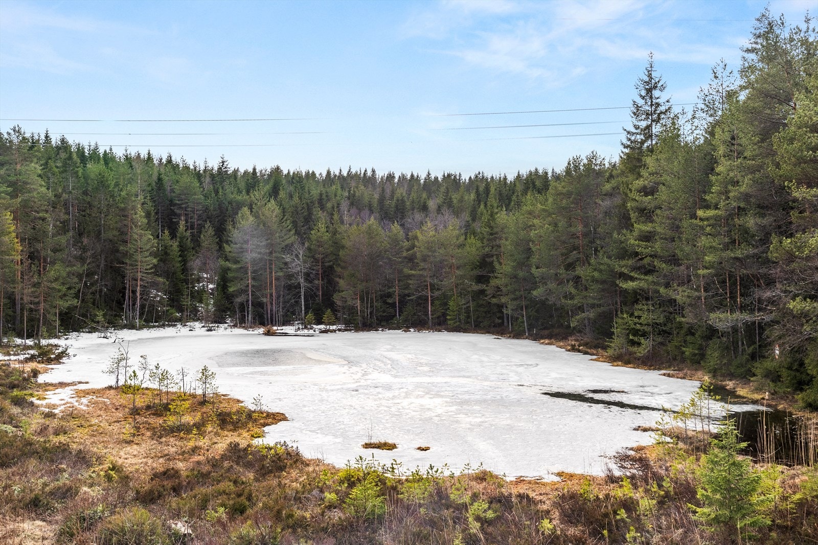 Boligen har en naturskjønn beliggenhet rett ved Skyttaputten og marka, med flere populære badeplasser i gangavstand og gode forhold for sykling. Galleribilde