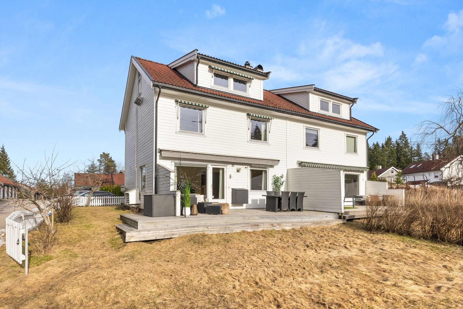 Boligen har god intern beliggenhet på feltet helt intill Skyttaputten og marka. Galleribilde