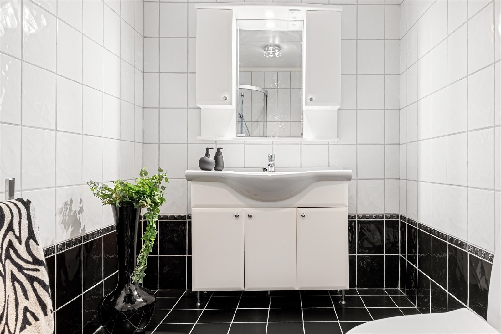 Badet i denne etasjen er helfliset. Galleribilde