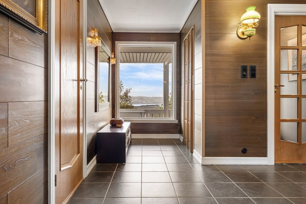 Praktisk garderobeløsning i hall Galleribilde