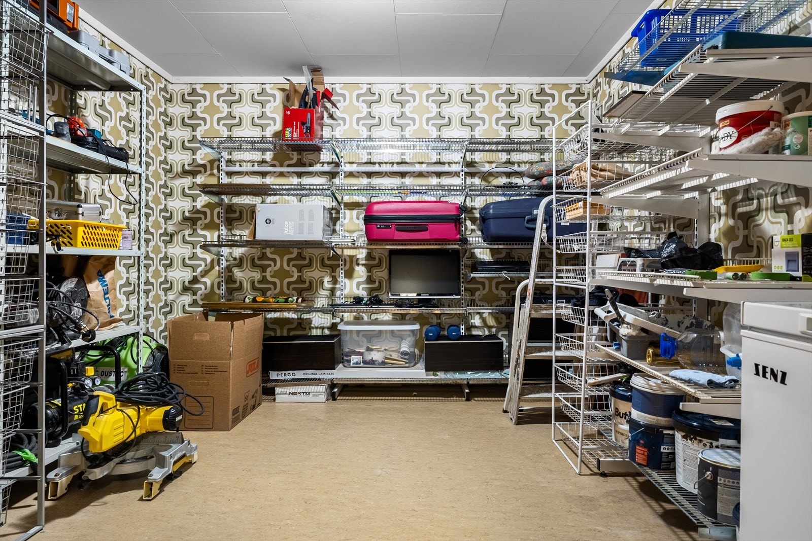 Gode oppbevaringsmuligheter i bod. Galleribilde