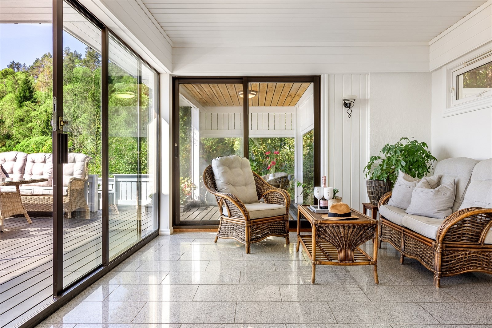 Perfekt for både sommerkaffe og hyggelige sammenkomster året rundt. Galleribilde