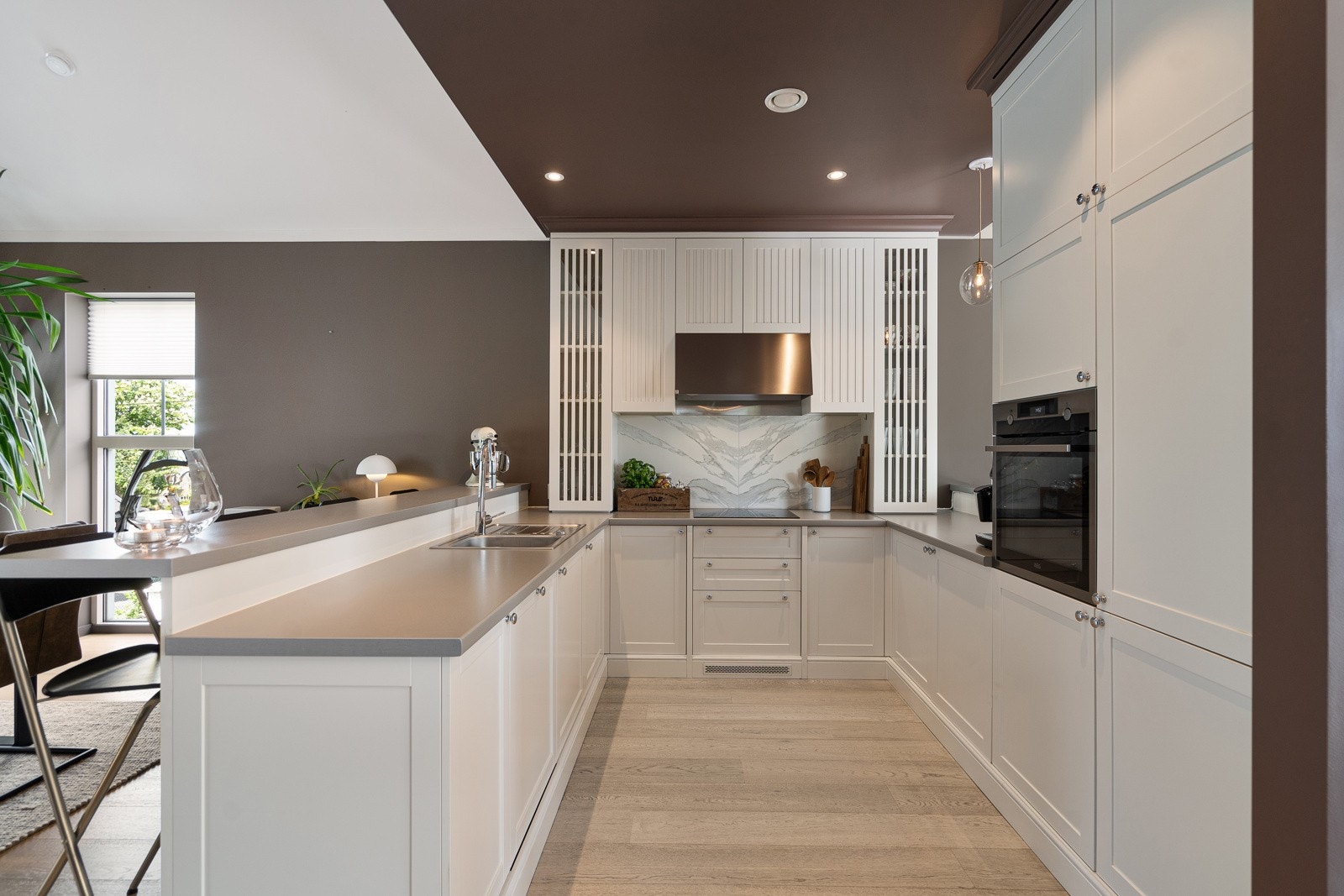 Stlren og moderne kjøkkeninnrednng Galleribilde