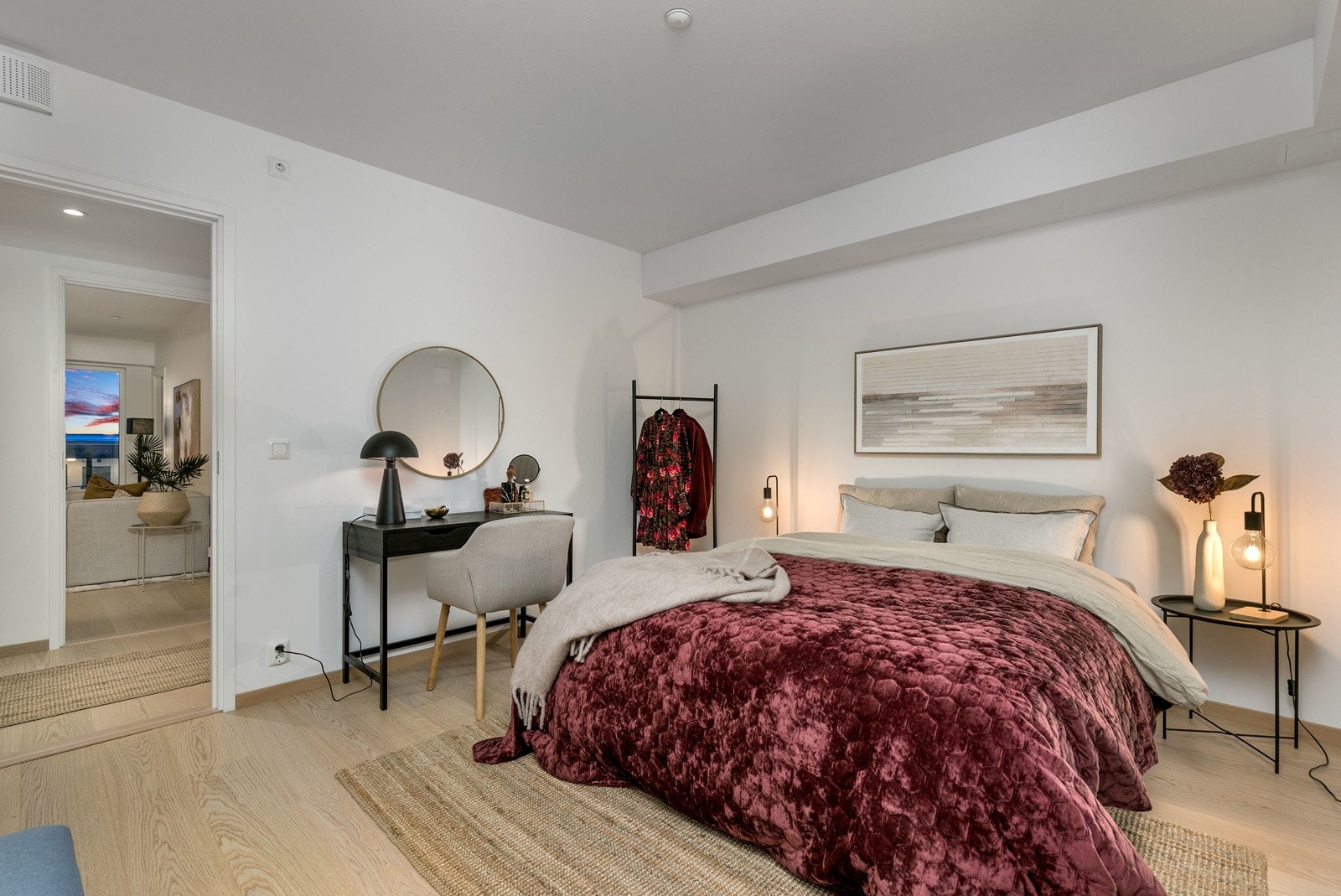 Lyst og innbydende hovedsoverom. Galleribilde