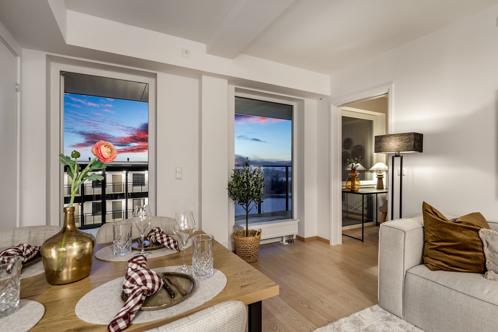 God avsatt plass til spisebord Galleribilde