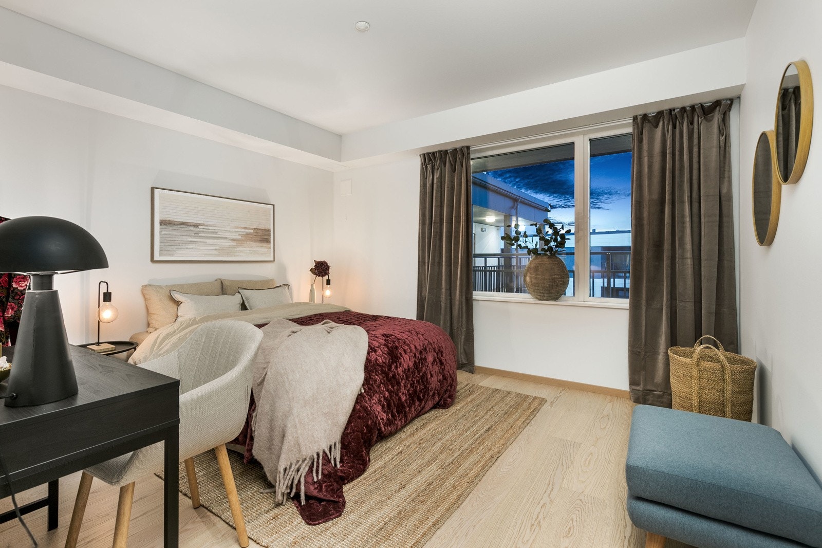 Fin avsatt plass til skapinnredning på soverom. Galleribilde