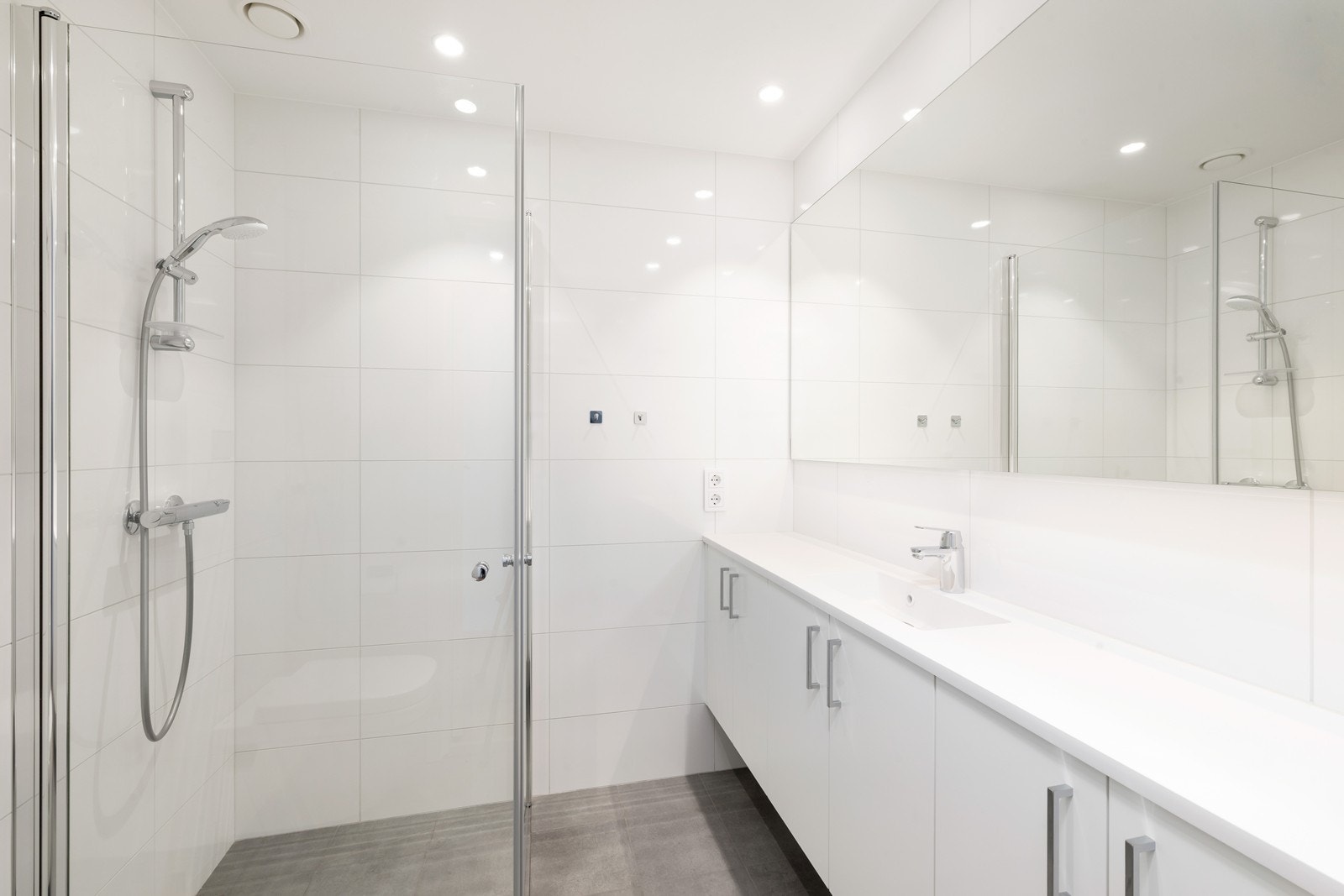 Privat baderom tilknyttet hovedsoverom Galleribilde