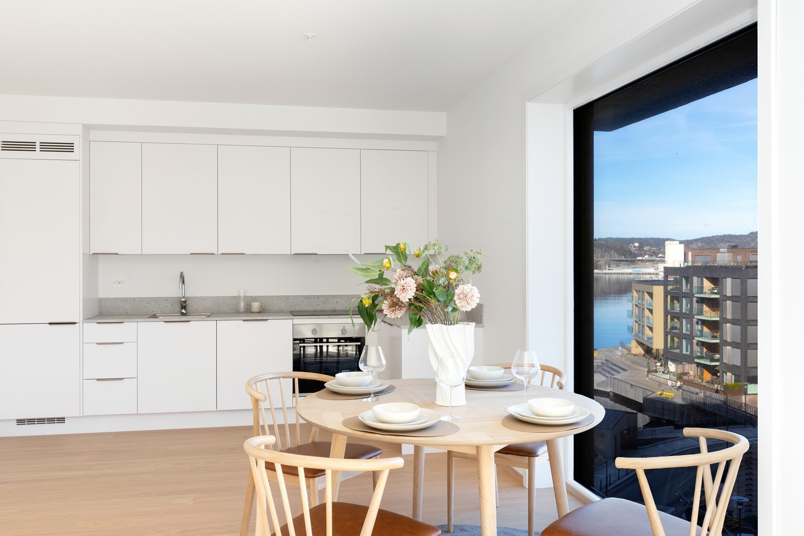 NY LEKKER 104 M2 EIERLEILIGHET (HJØRNE) MED FIN UTSIKT OG STOR FLISLAGT TERRASSE-HEIS-*P-PLASS-LAVE OMKOSTNINGER! Galleribilde